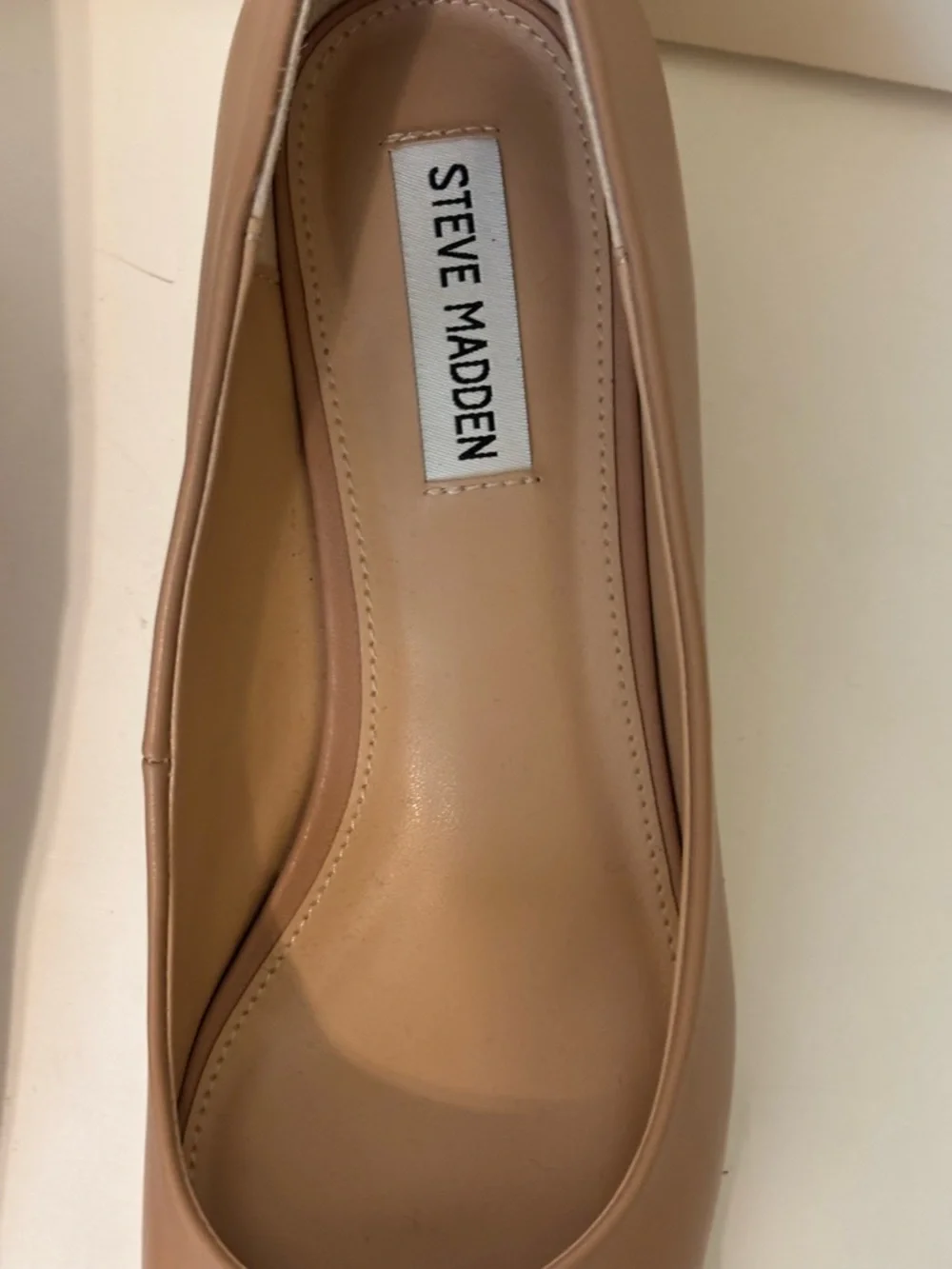 STEVE MADDEN Tan and Black 1” Heel Leather Pumps Size 8.5.